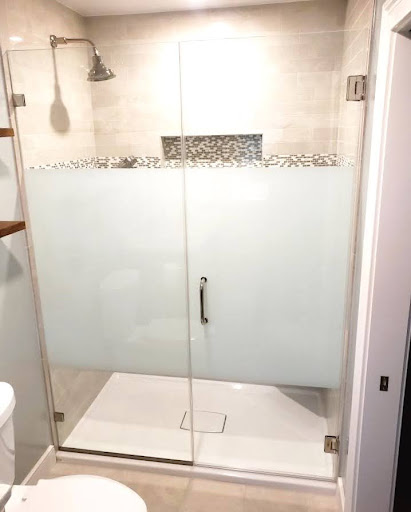 Modern privacy glass for showers using privacy bands