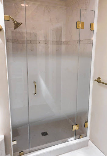 Stylish shower featuring fade privacy glass from clear to frosted.